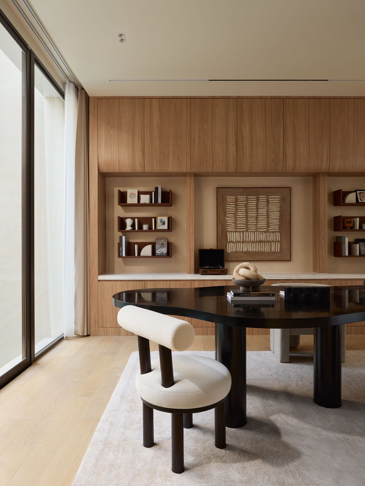 ขายบ้านสุขุมวิท อโศก ทองหล่อ : ขายด่วน บ้านเดี่ยว 3ชั้น สระว่ายน้ำแบบ Overflow Pool เฟอร์นิเจอร์ตกแต่งสไตล์เรียบหรู คอร์ทยาร์ดกลางบ้านขนาดใหญ่ เดินทางสะดวก ใกล้ เอกมัย-ทองหล่อ