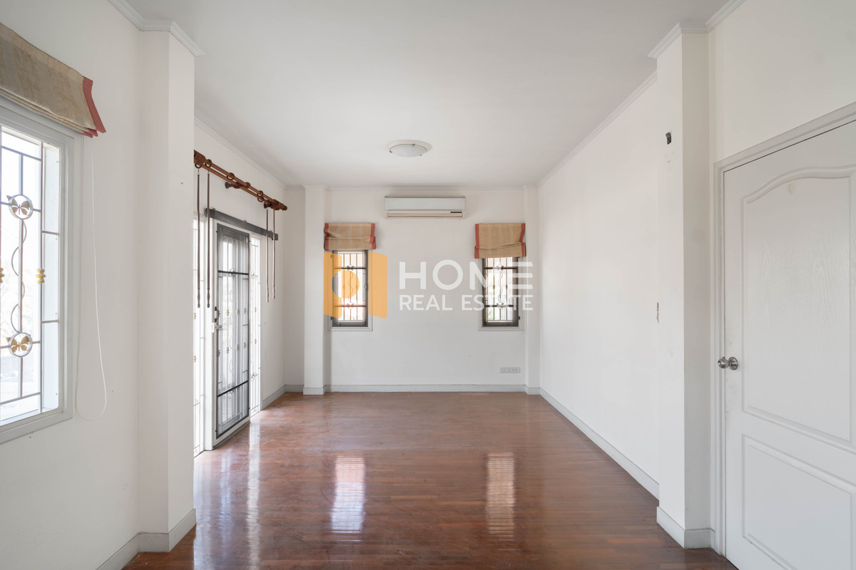 ขายบ้านมีนบุรี-ร่มเกล้า : บ้านทิศมงคล ✨ พาร์คเวย์ ชาเล่ต์ รามคำแหง / 3 ห้องนอน (ขาย), Parkway Chalet Ramkhamhaeng / 3 Bedrooms (FOR SALE) AA291