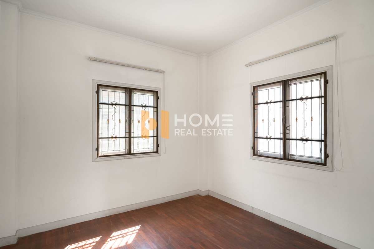 ขายบ้านมีนบุรี-ร่มเกล้า : บ้านทิศมงคล ✨ พาร์คเวย์ ชาเล่ต์ รามคำแหง / 3 ห้องนอน (ขาย), Parkway Chalet Ramkhamhaeng / 3 Bedrooms (FOR SALE) AA291