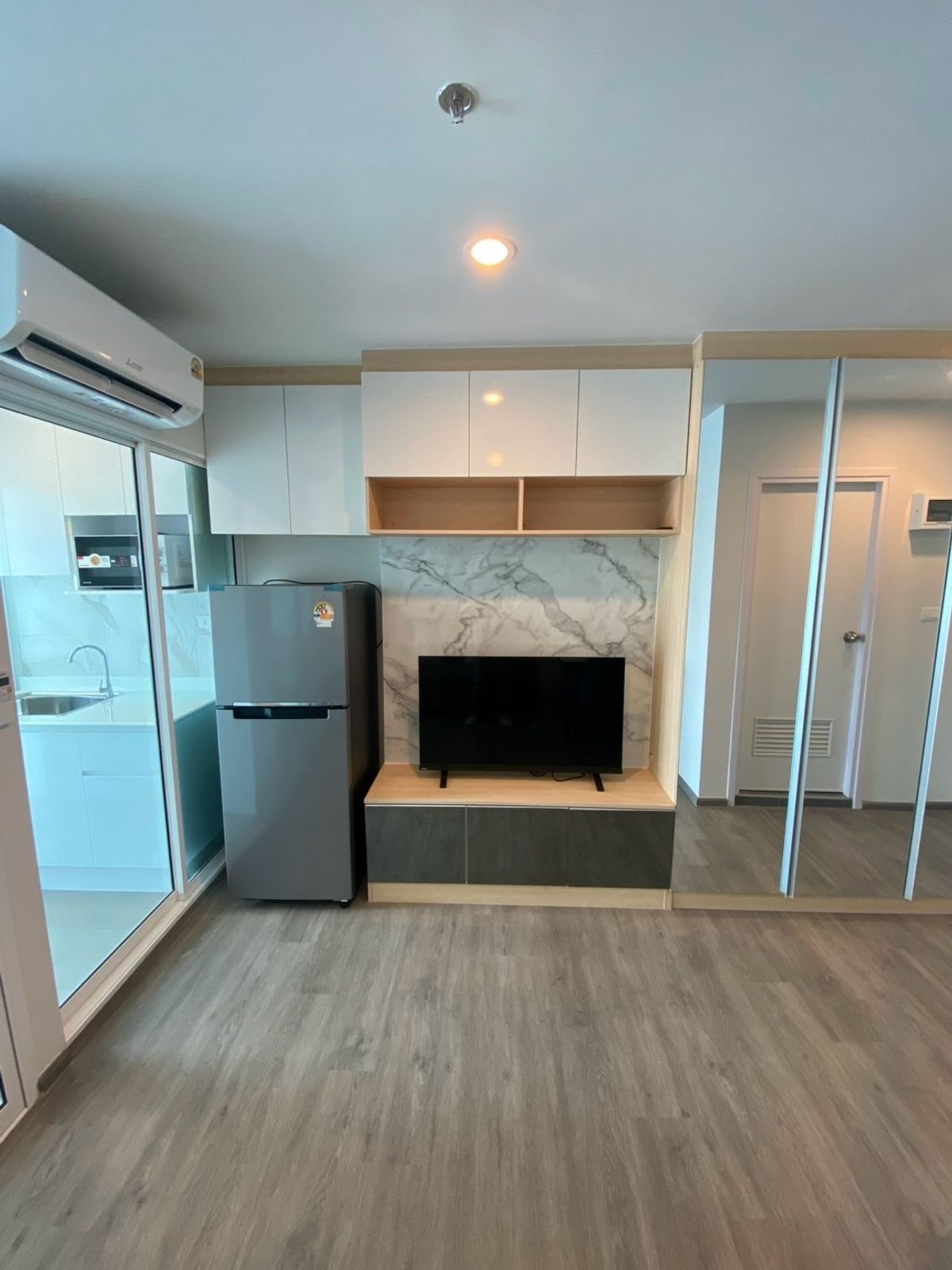 For RentCondoBangna, Bearing, Lasalle : Rent Regent Home Bangna (New Project) Building D Views outside the high class