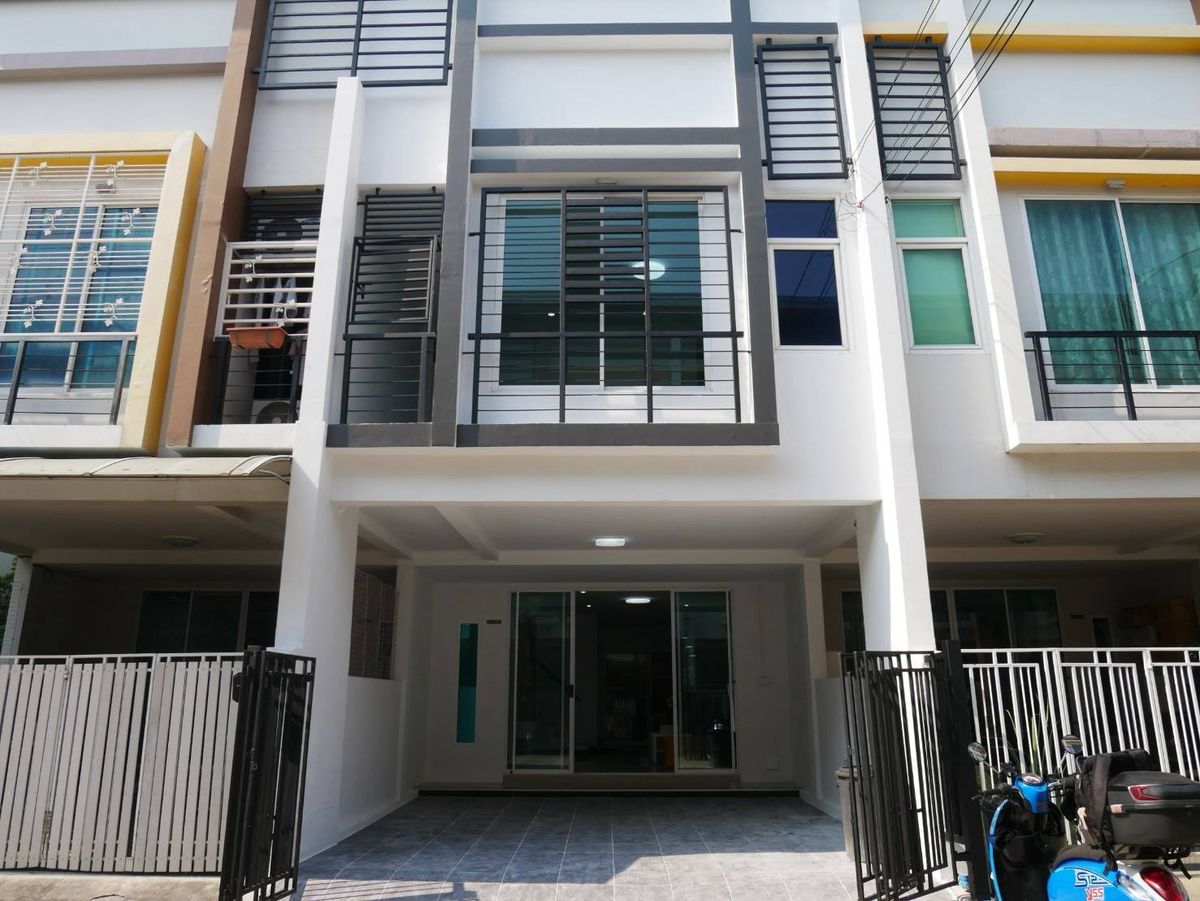 ขายทาวน์โฮมนวมินทร์ รามอินทรา : S2905 ขายบ้านทาวน์เฮ้าส์ 2 ชั้น รีโนเวทใหม่หมด หมู่บ้านอาร์เคพาร์ค หทัยราษฎร์ 