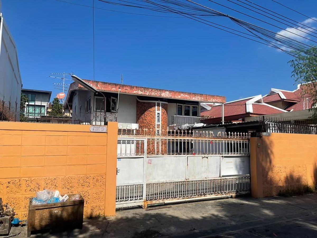 ให้เช่าบ้านลาดพร้าว101 แฮปปี้แลนด์ : ขาย หรือ เช่า ที่ดินพร้อมบ้านหลังเดี่ยว 100 ตรว. ลาดพร้าว 122