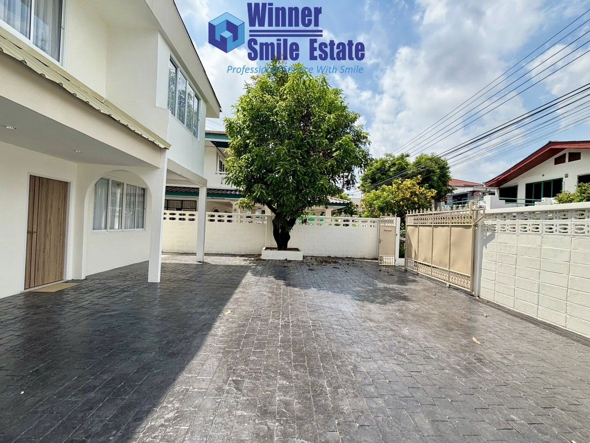 For RentHouseRatchadapisek, Huaikwang, Suttisan : 3-4 new renovated house, 75 sq.m., 280 sqm. 
