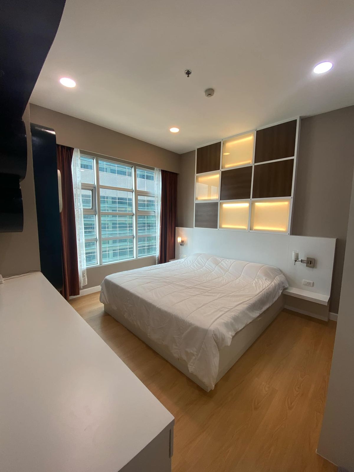 For SaleCondoRatchathewi,Phayathai : Condo for sale in the middle of Siam - Pathumwan near BTS Ratchathewi. Interested in negotiating @condobkk (with @) Code H32941