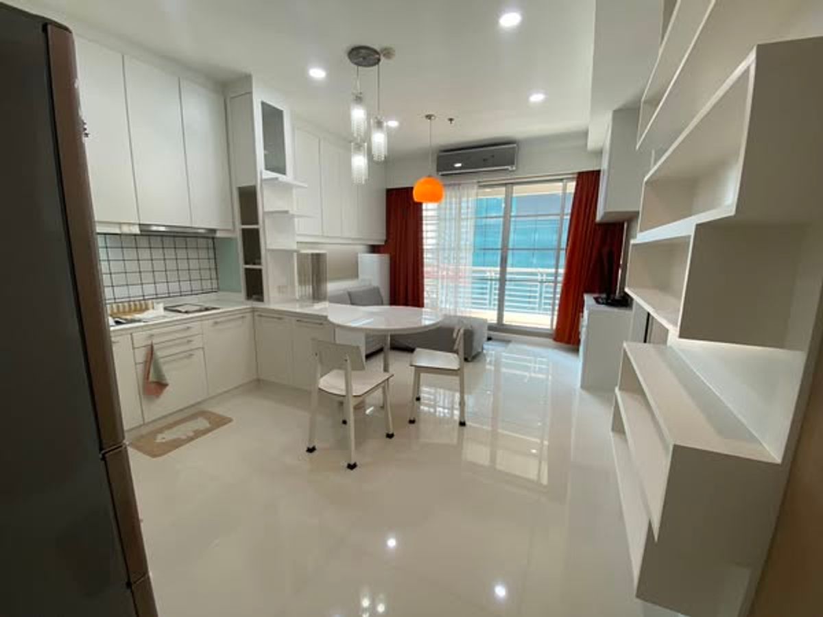 For SaleCondoRatchathewi,Phayathai : Condo for sale in the middle of Siam - Pathumwan near BTS Ratchathewi. Interested in negotiating @condobkk (with @) Code H32941