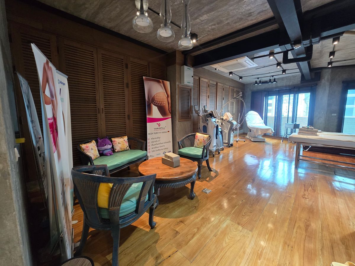 For SaleShop HouseKasetsart, Ratchayothin : Building / selling beauty clinic, MRT Lat Phrao, Ratchadaphisek Road, size 60 sq.m., 5 floors