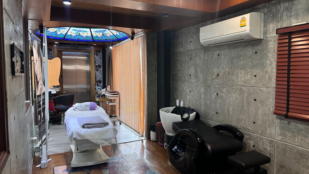 For SaleShop HouseKasetsart, Ratchayothin : Building / selling beauty clinic, MRT Lat Phrao, Ratchadaphisek Road, size 60 sq.m., 5 floors