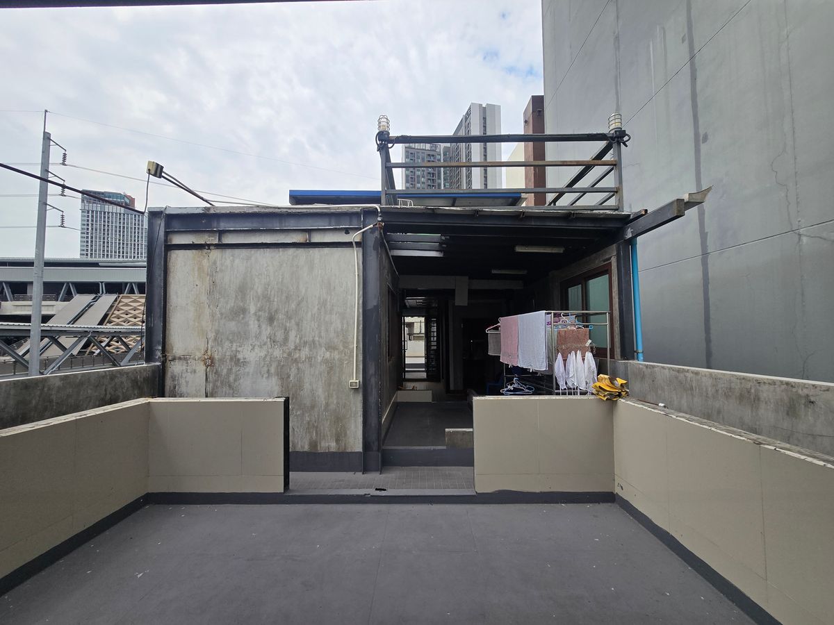 For SaleShop HouseKasetsart, Ratchayothin : Building / selling beauty clinic, MRT Lat Phrao, Ratchadaphisek Road, size 60 sq.m., 5 floors