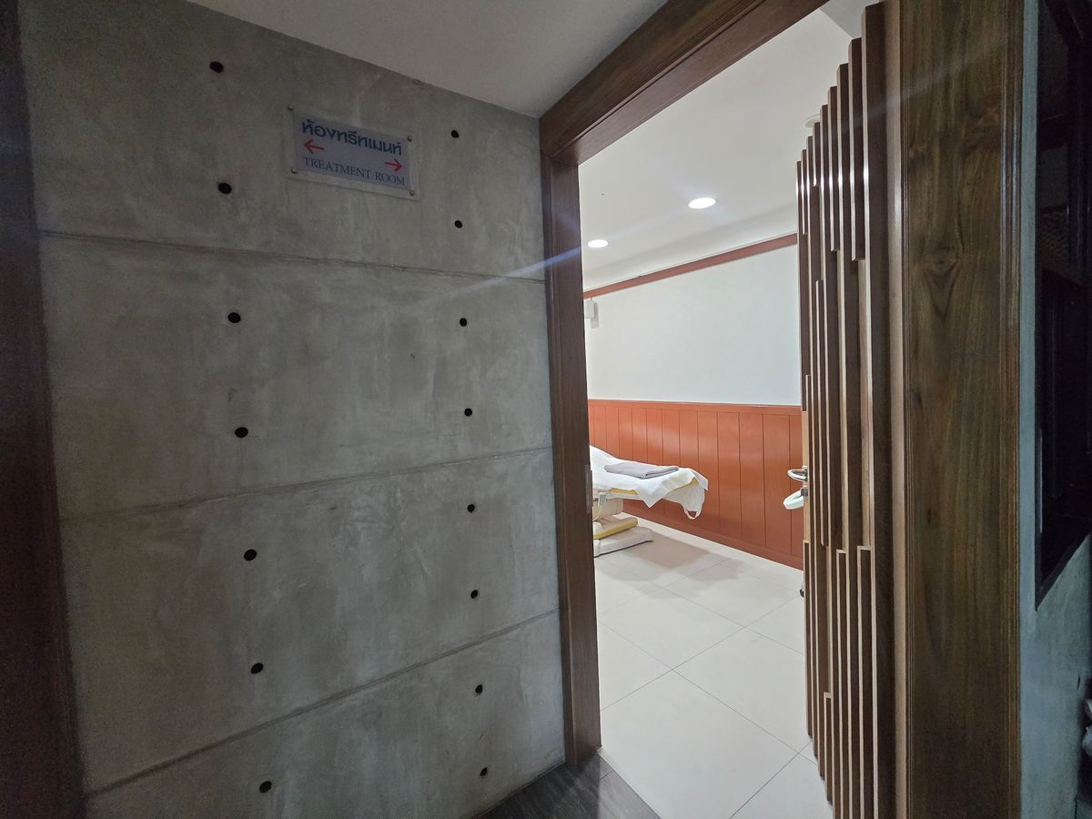 For SaleShop HouseKasetsart, Ratchayothin : Building / selling beauty clinic, MRT Lat Phrao, Ratchadaphisek Road, size 60 sq.m., 5 floors