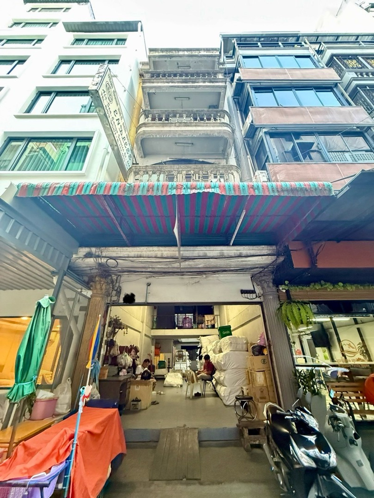 ขายอาคารพาณิชย์ราชเทวี พญาไท : เจ้าของขายด่วน อาคารพาณิชย์ ทำเลประตูน้ำ ซอยเพชรบุรี17 ใกล้สถานีรถไฟฟ้าสายสีส้มประตูน้ำ