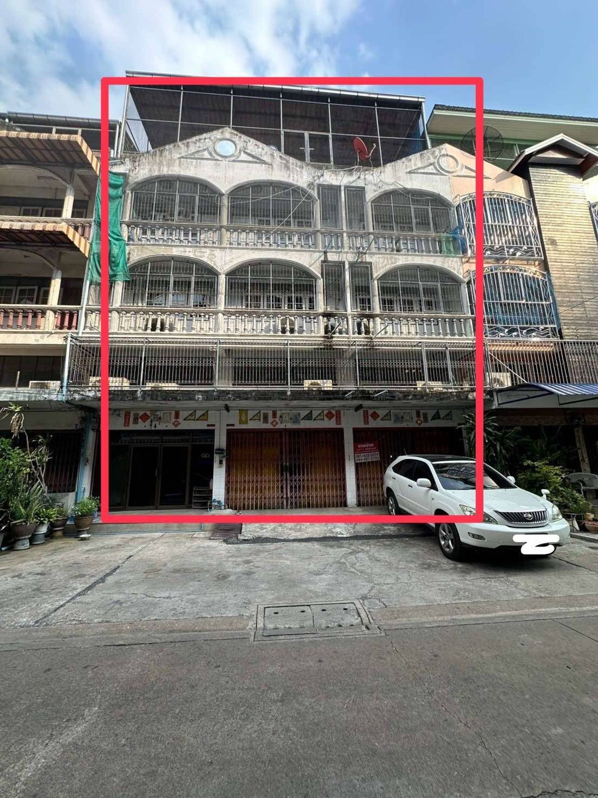 For SaleShop HousePinklao, Charansanitwong : Selling very cheap !! The 5 -story commercial building, 3 booths through the Golden Location Soi Prannok Soi 7 (Soi Sudsakorn), near MRT, three -flashlight intersection