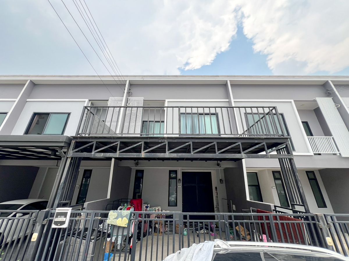 For SaleTownhomeChaengwatana, Muangthong : 📍 Request to release 2 -story townhome, Tha Non Land Village Ratchaphruek-Chaiyapruek, only 2.49 million ceilings, airy, width 5.5 m. Near the Purple Line In the heart of Ratchaphruek Convenient to travel