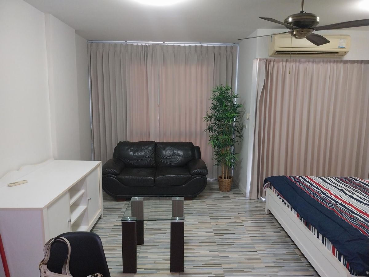 ขายคอนโดอ่อนนุช อุดมสุข : 32 sqm studio at Sense Sukhumvit 68 for sale 2,000,000THB, Udom Suk BTS station