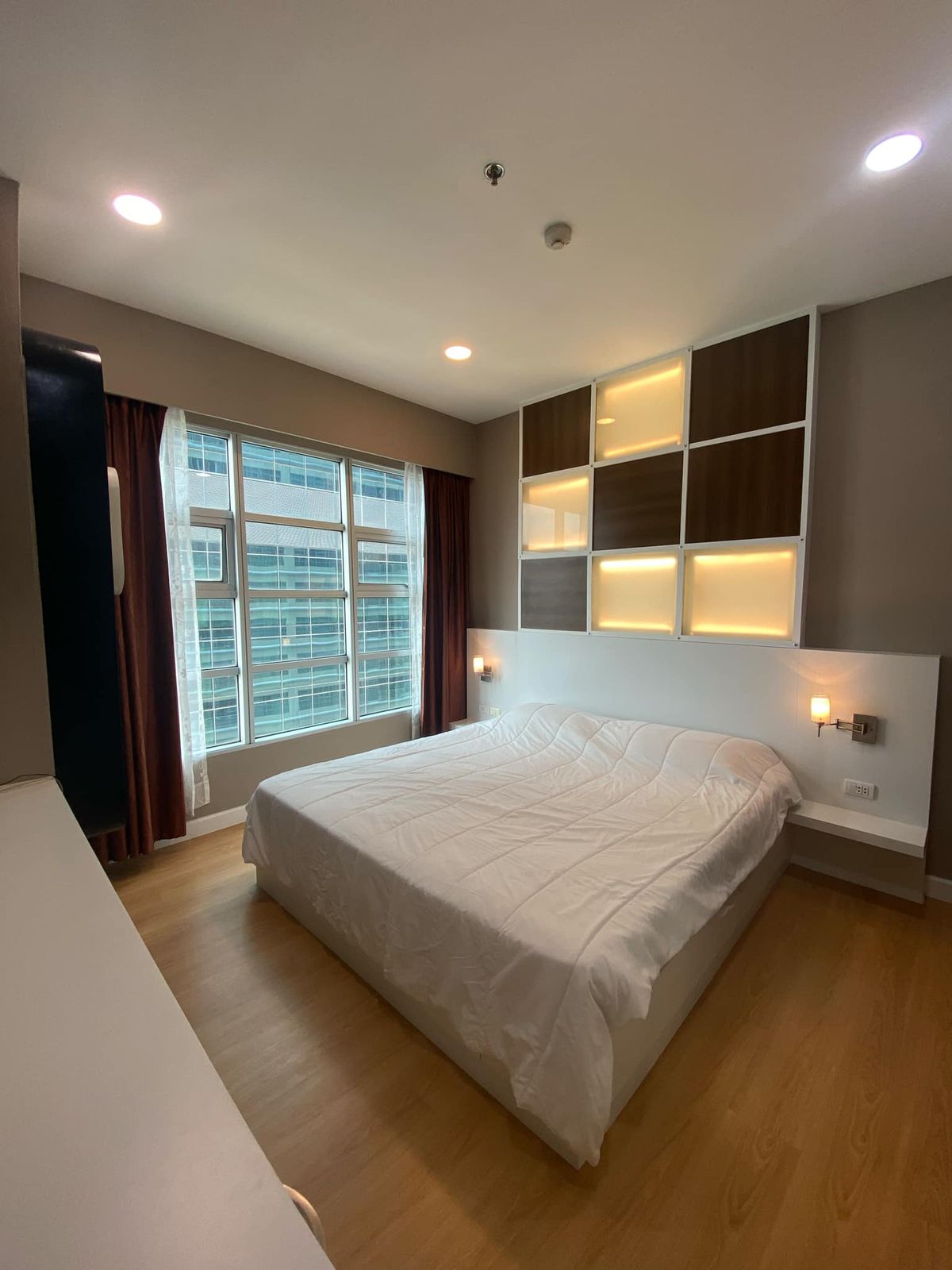 For SaleCondoRatchathewi,Phayathai : Condo for sale in the middle of Siam - Pathumwan near BTS Ratchathewi. Interested in negotiating @condobkk (with @) Code H32941