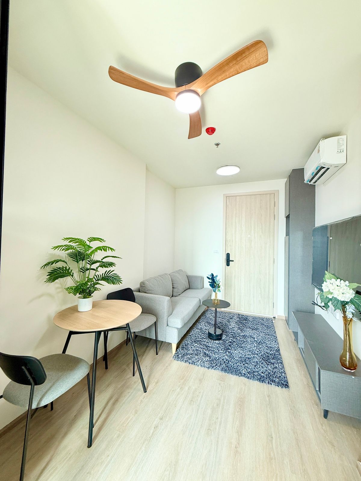 For RentCondoRama9, Petchburi, RCA : 💥 Nue District R9 💥 For Rent New room, never rented before **Ready to rent at the end of August 2025** Fully furnished with electrical appliances (No.250827)