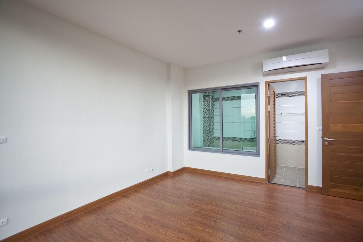 ขายคอนโดพัทยา บางแสน ชลบุรี สัตหีบ : ขาย/เช่า คอนโดสุดหรู ติดทะเล ทำเลทอง โครงการ คาซาลูนาพาราดิโซ