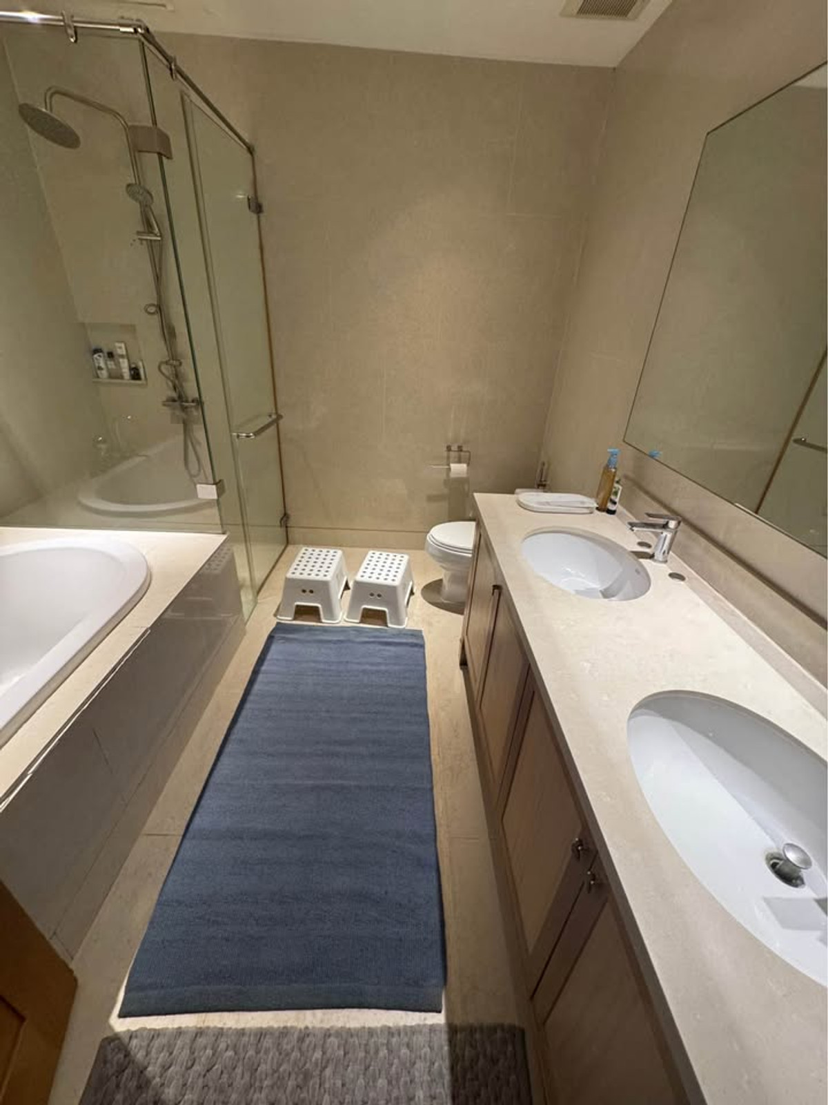 CondoSukhumvit, Asoke, Thonglor : The Emporio Place condo, beautiful room, complete furniture. Ready to rent