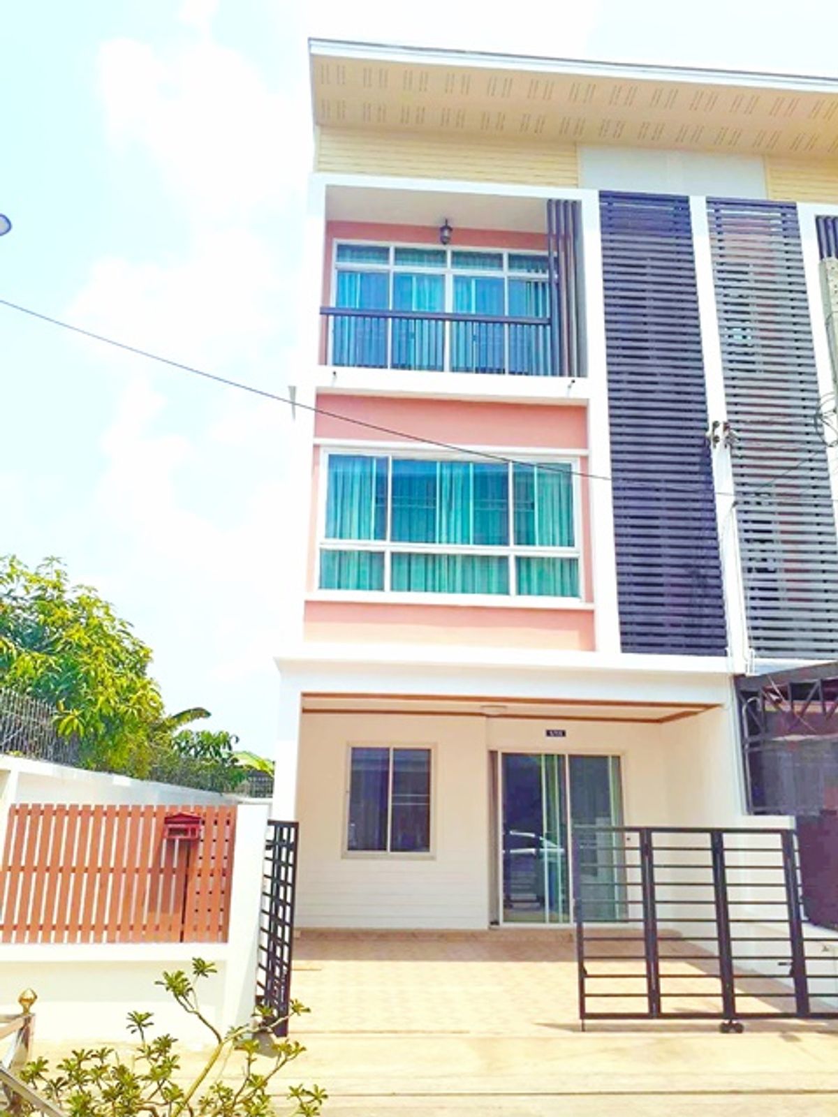 For RentTownhomeVipawadee, Don Mueang, Lak Si : MRT Don Mueang 2.3 Harm Mansion for Rent 3 storey, Harrow International School 2.2 km. New beauty clinic 34 sq.w. 410 sq.m.