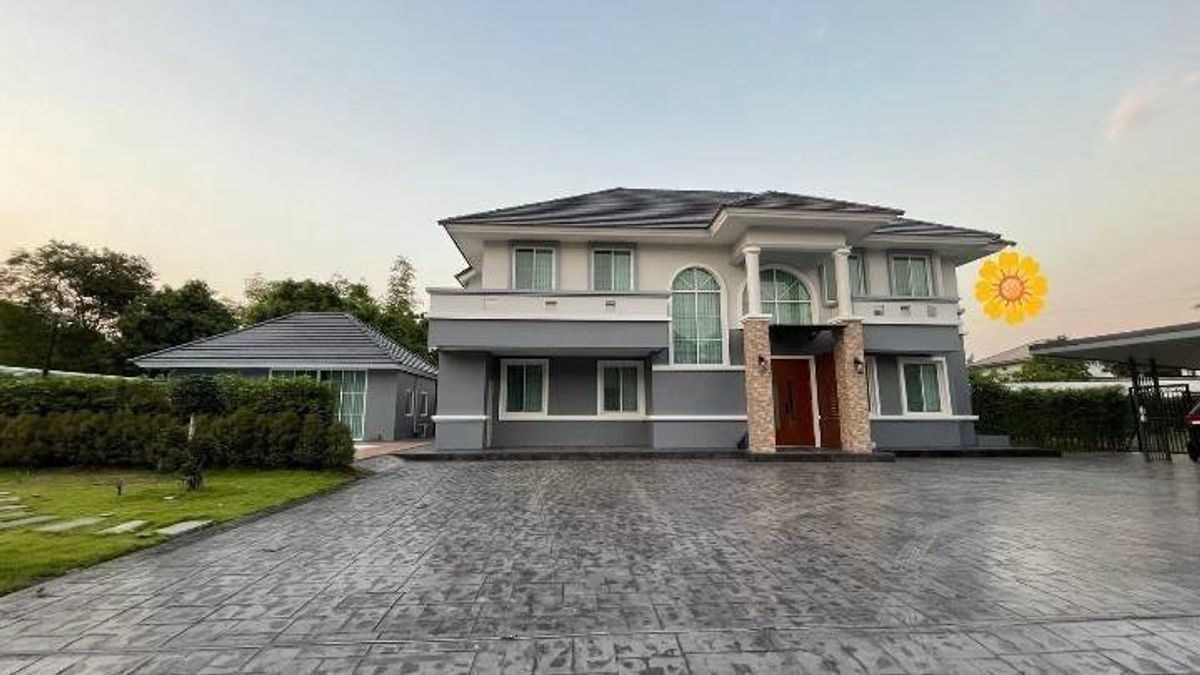 For RentHouseNawamin, Ramindra : #Rent a 2 -story house, luxury 5 bedrooms, 6 bathrooms #Convenient transportation near the highway #Good atmosphere, quiet #With private pool Baan Suan Romit (Or Ngeon-Ram Inthra), Permsin Road, rental price 200,000 baht per month