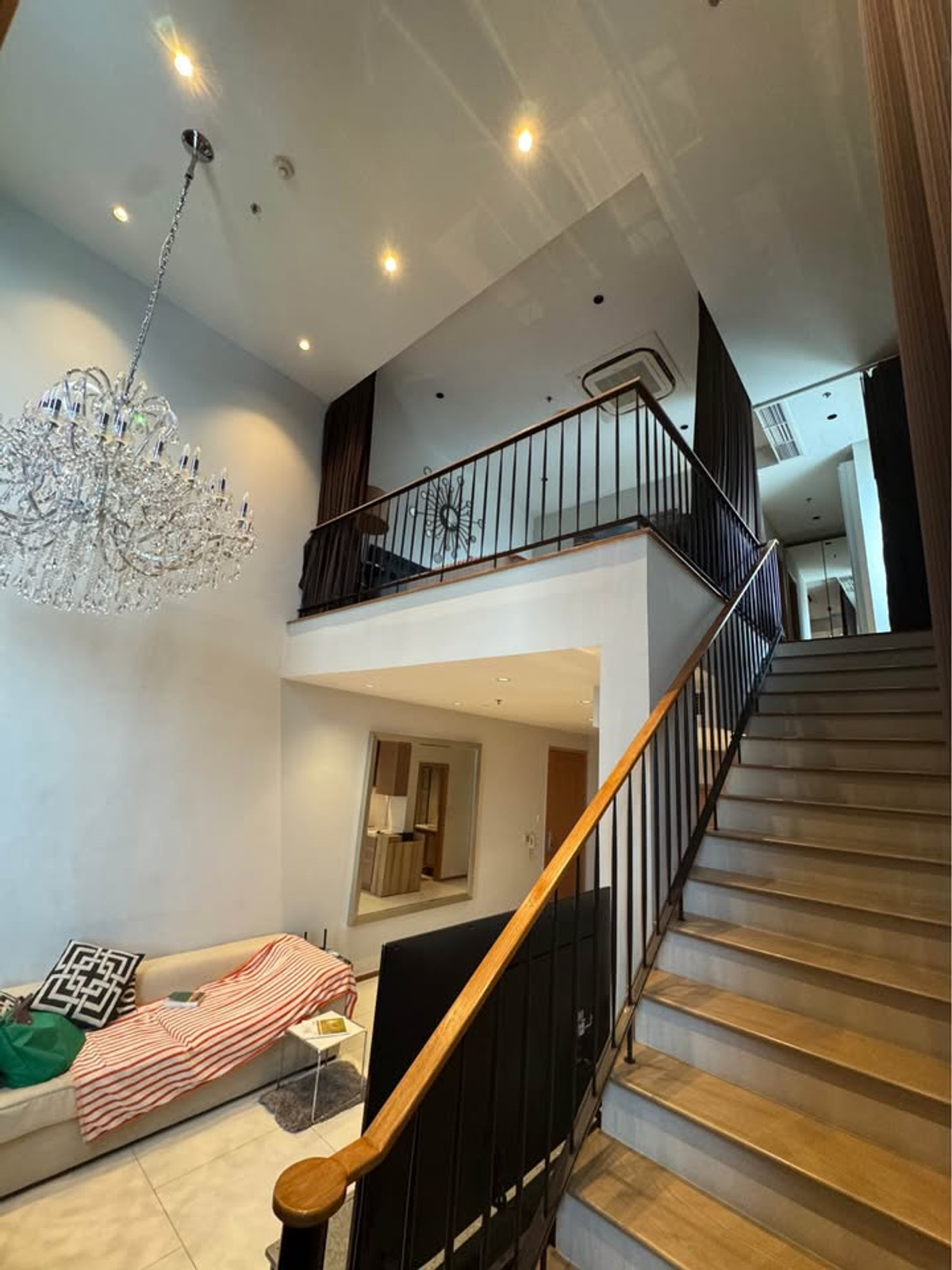 CondoSukhumvit, Asoke, Thonglor : The Emporio Place condo, beautiful room, complete furniture. Ready to rent