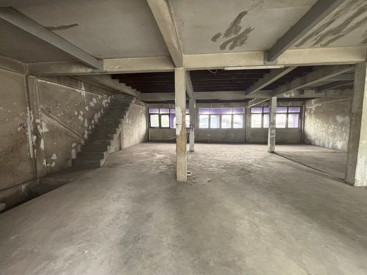 ให้เช่าอาคารพาณิชย์ลาดพร้าว เซ็นทรัลลาดพร้าว : ให้เช่า ตึกแถวลาดพร้าว 3 ชั้น 4 คูหา ตีทะลุทุกชั้น ให้เช่า สามารถดัดแปลง ทำอะไรได้หลายอย่าง ด้านหลังมีที่จอดรถ