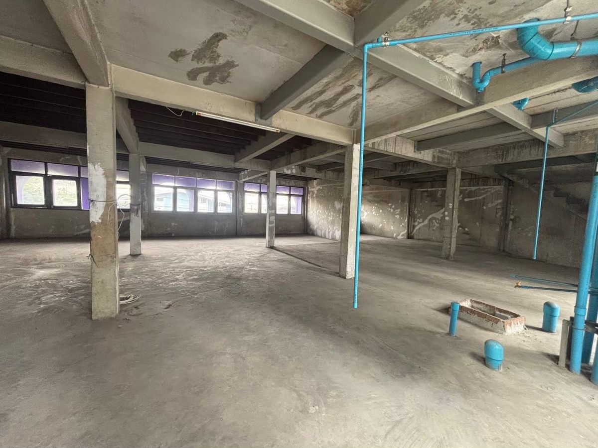 ให้เช่าอาคารพาณิชย์ลาดพร้าว เซ็นทรัลลาดพร้าว : ให้เช่า ตึกแถวลาดพร้าว 3 ชั้น 4 คูหา ตีทะลุทุกชั้น ให้เช่า สามารถดัดแปลง ทำอะไรได้หลายอย่าง ด้านหลังมีที่จอดรถ