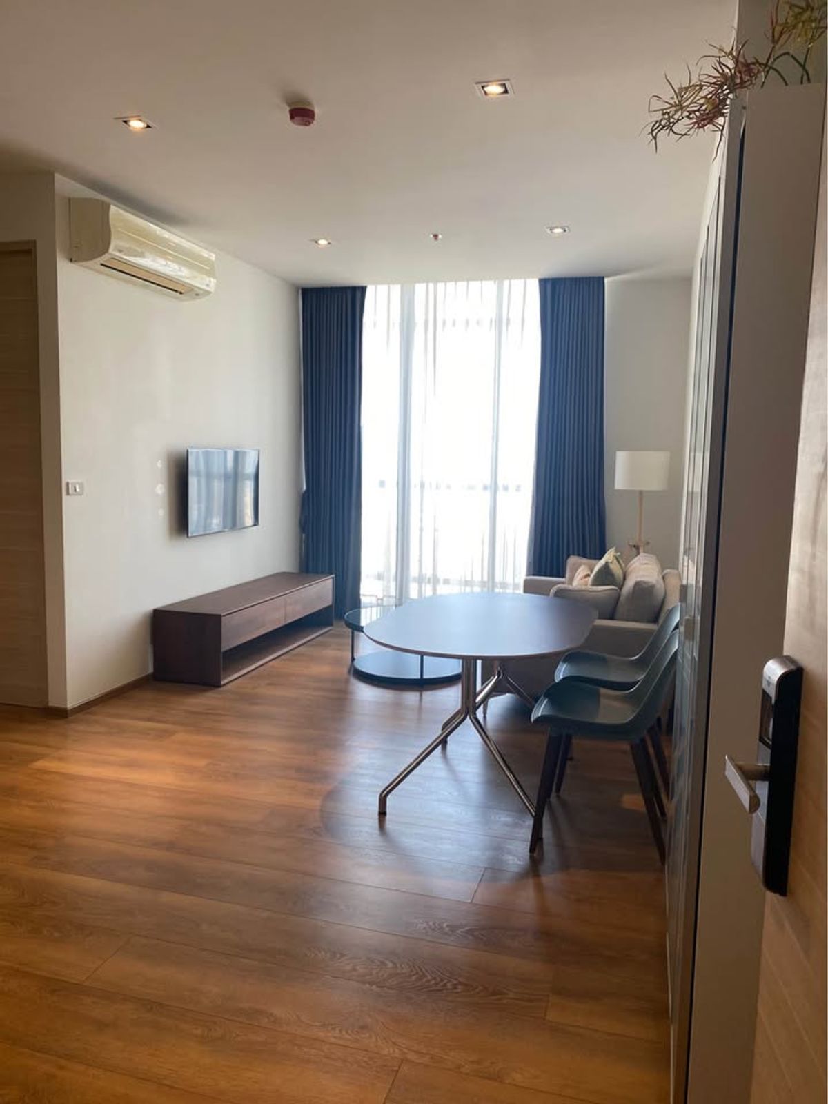 ให้เช่าคอนโดสุขุมวิท อโศก ทองหล่อ : คอนโด Park 24 ห้องสวย เฟอร์นิเจอร์ครบ พร้อมเช่าอยู่