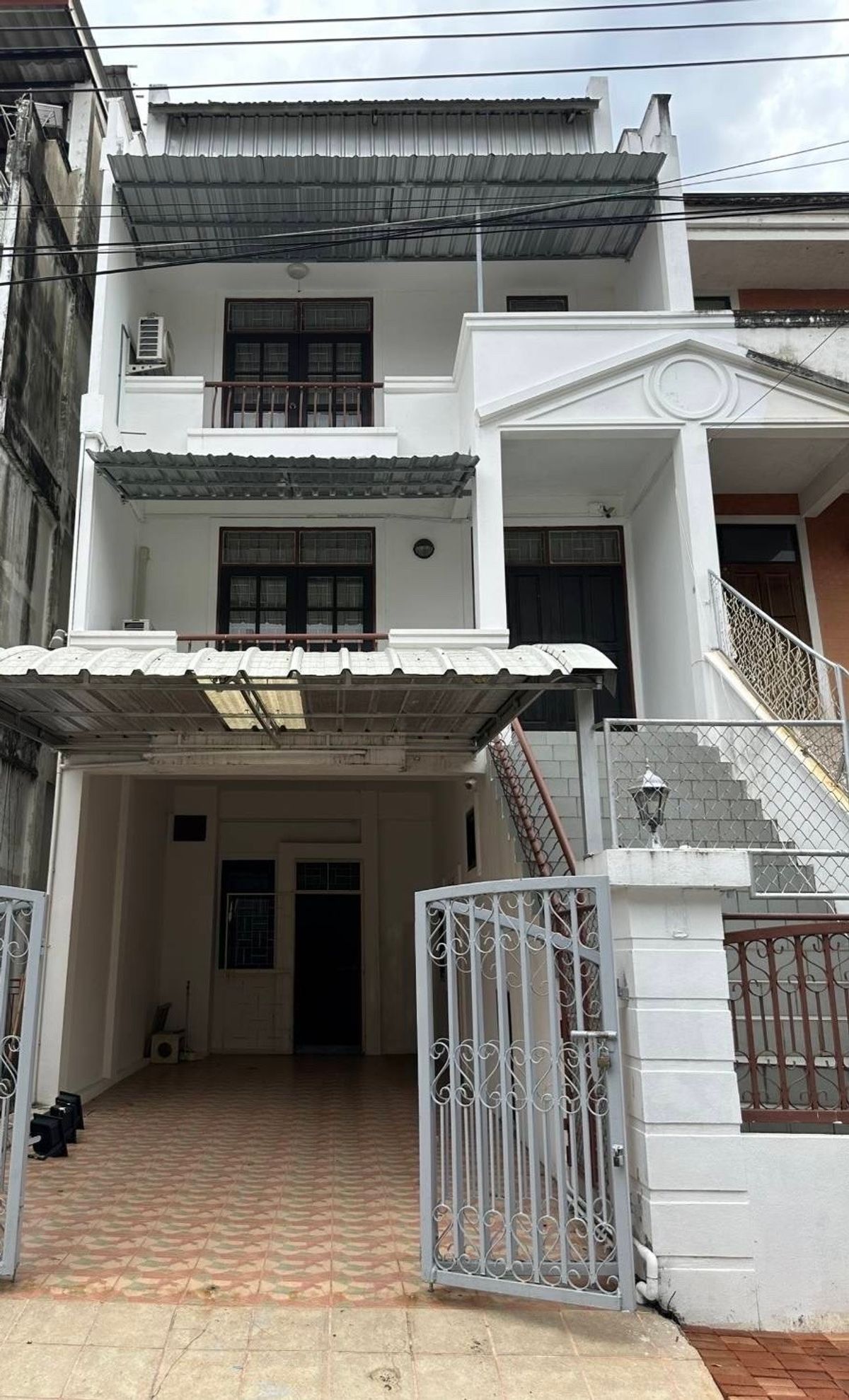 For RentTownhomeBangna, Bearing, Lasalle : Diamond House Rental, Bang Na-Trat Soi 4, new renovated, a little private unit for home offices or residences near Home Pro Bangna Km.