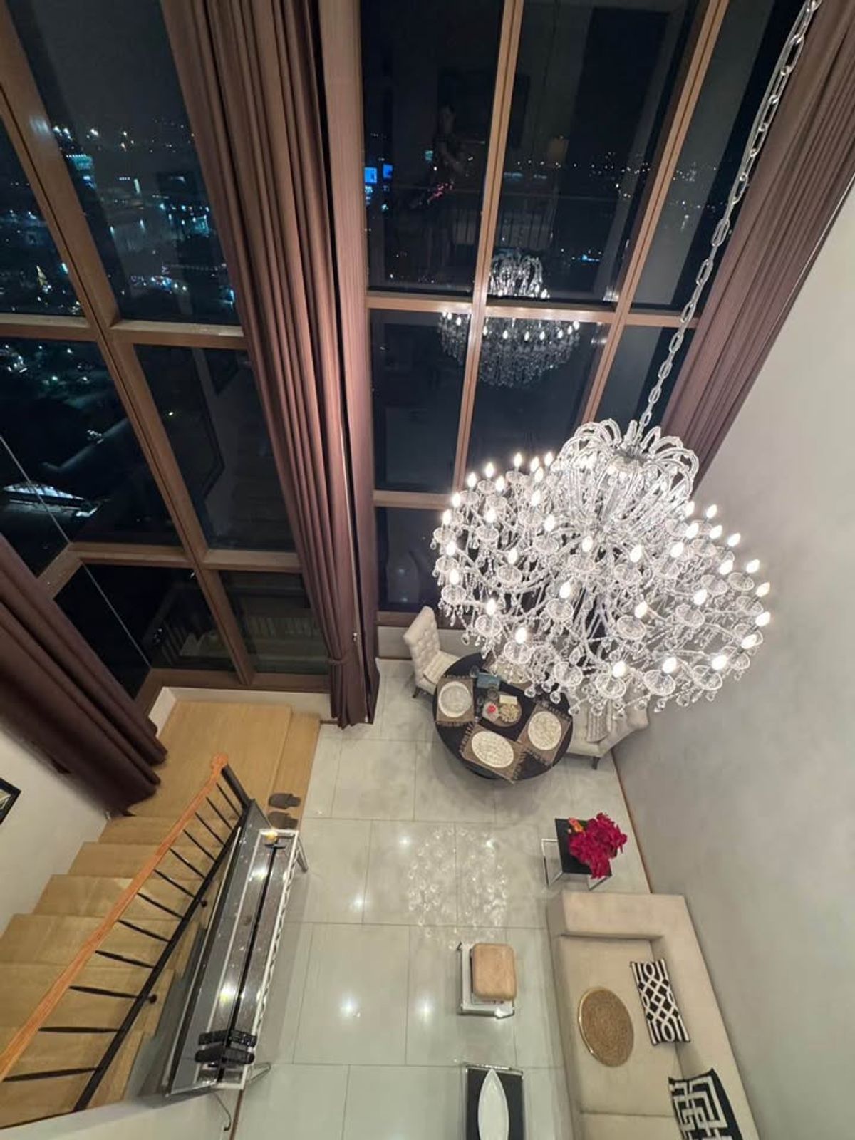 CondoSukhumvit, Asoke, Thonglor : The Emporio Place condo, beautiful room, complete furniture. Ready to rent