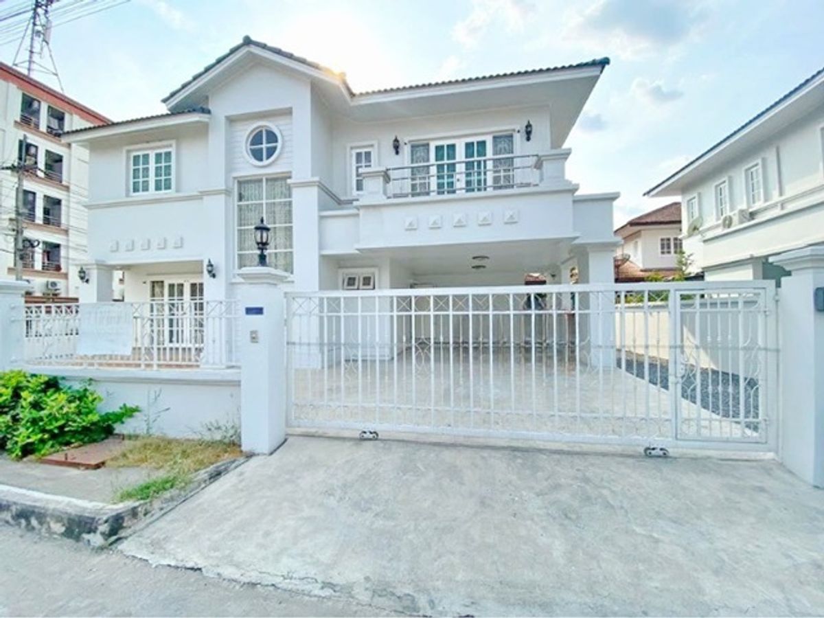 For RentHousePathum Thani,Rangsit, Thammasat : Rangsit Khlong 4, Siam International School, 3 km. For rent, 2 floors, 87 sq.w. 280 sq.m.