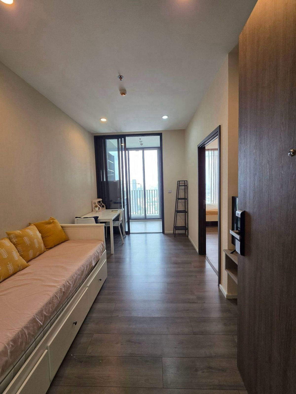 For RentCondoOnnut, Udomsuk : ♨️Closed Kitchen💛💙 [For RENT] WhizDom Essence Sukhumvit101 🚝300 m. BTS Punnawithi