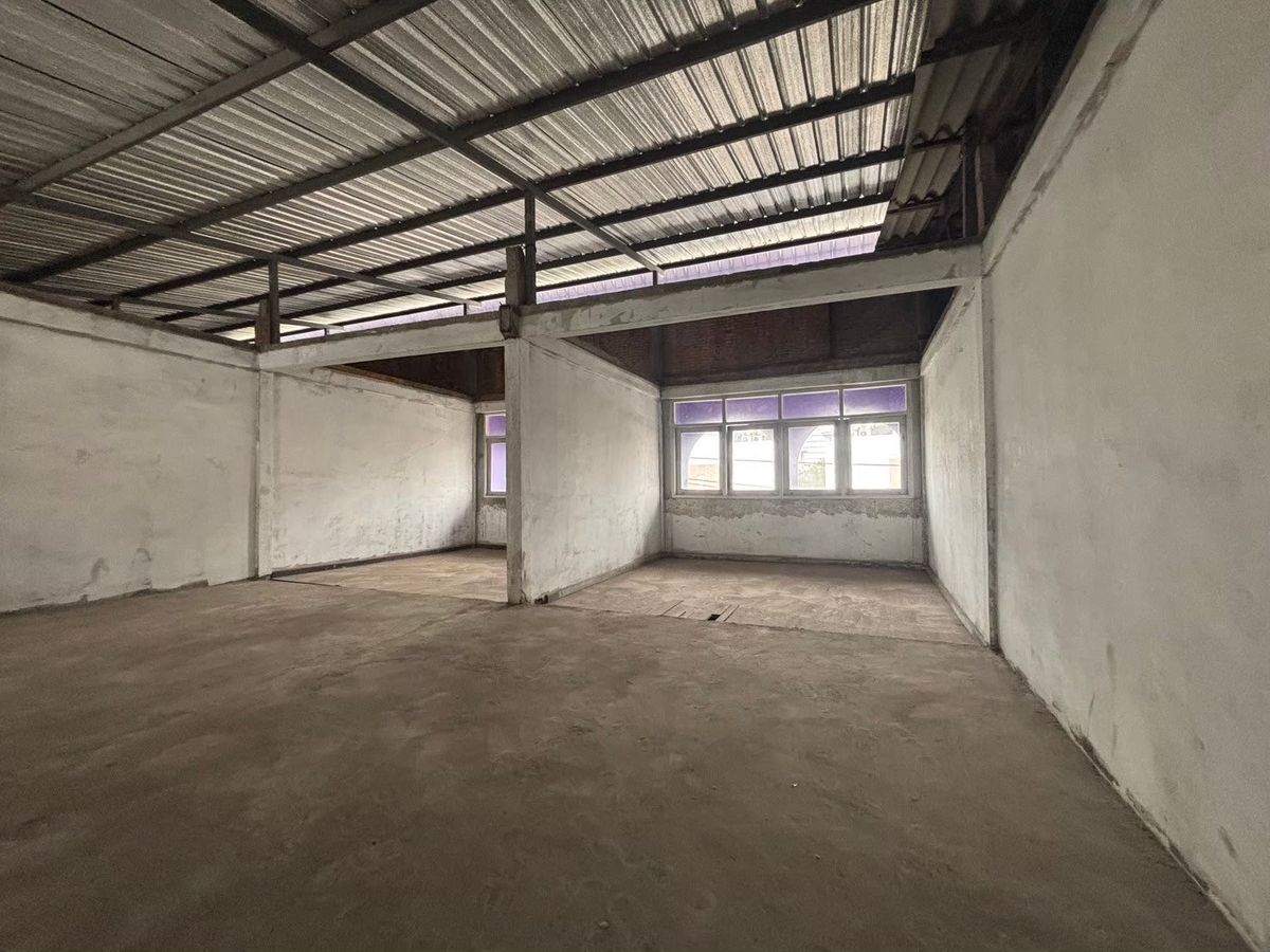 ให้เช่าอาคารพาณิชย์ลาดพร้าว เซ็นทรัลลาดพร้าว : ให้เช่า ตึกแถวลาดพร้าว 3 ชั้น 4 คูหา ตีทะลุทุกชั้น ให้เช่า สามารถดัดแปลง ทำอะไรได้หลายอย่าง ด้านหลังมีที่จอดรถ