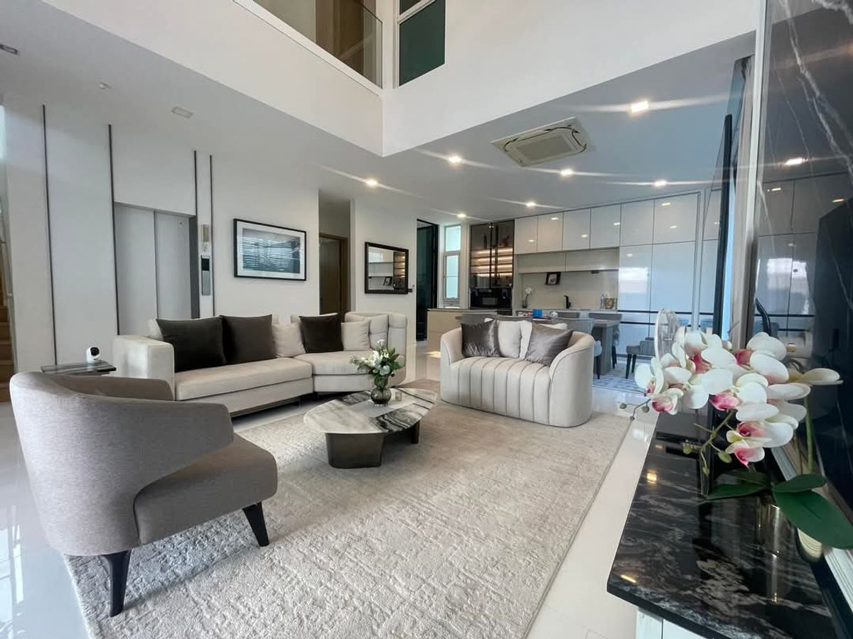 For RentHouseYothinpattana,CDC : Rent a detached house behind the corner, ready to stay in the Vive Ekkamai-Ramintra project (Ram Inthra Express) with an elevator in the house