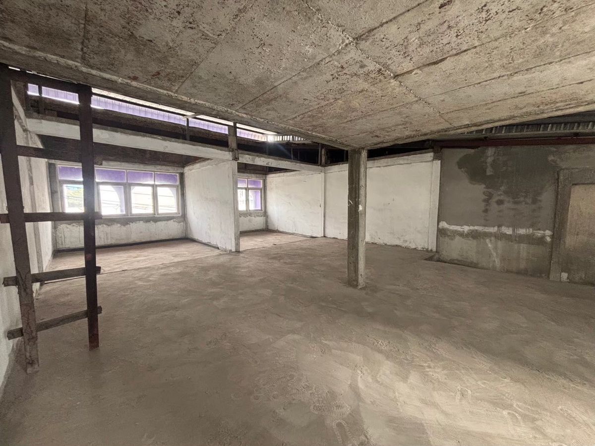 ให้เช่าอาคารพาณิชย์ลาดพร้าว เซ็นทรัลลาดพร้าว : ให้เช่า ตึกแถวลาดพร้าว 3 ชั้น 4 คูหา ตีทะลุทุกชั้น ให้เช่า สามารถดัดแปลง ทำอะไรได้หลายอย่าง ด้านหลังมีที่จอดรถ