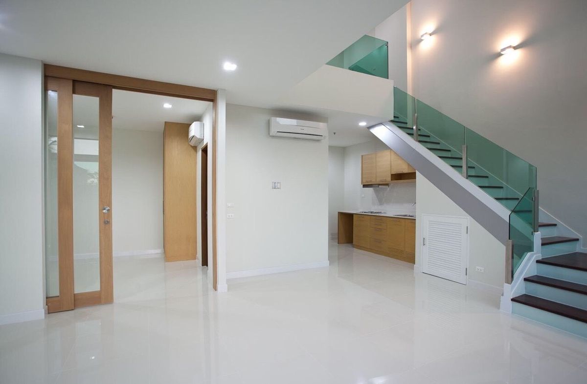 ขายคอนโดพัทยา บางแสน ชลบุรี สัตหีบ : ขาย/เช่า คอนโดสุดหรู ติดทะเล ทำเลทอง โครงการ คาซาลูนาพาราดิโซ