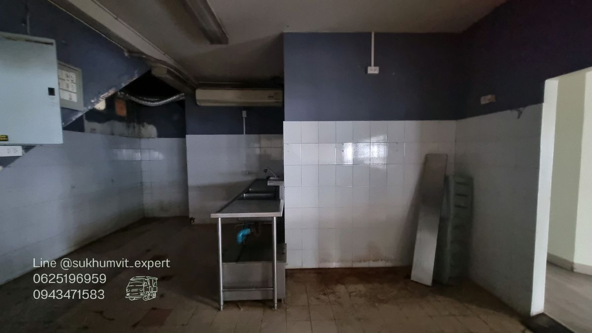 For RentRetail SpaceSukhumvit, Asoke, Thonglor : Thonglor for rent at 144 sqm. 180,000 baht, 2nd floor, suitable for restaurants, shops, showrooms in the area of ​​Thonglor.