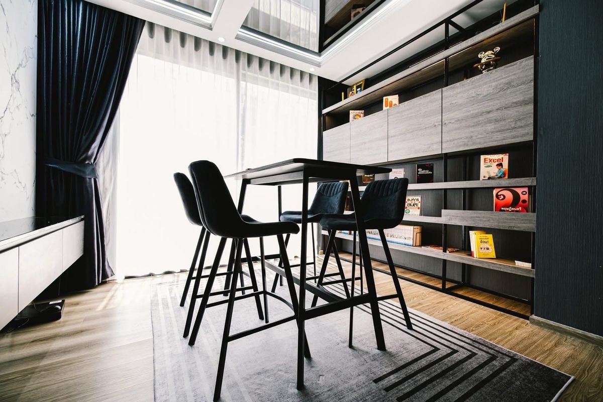 ขายทาวน์โฮมลาดพร้าว101 แฮปปี้แลนด์ : ขายพร้อมผู้เช่า กรกฏาคม 2569
ทาวน์โฮม เธอ ลาดพร้าว 93 ตกแต่งจัดเต็ม พร้อมลิฟต์ส่วนตัว อ่างจากุชชี่ Outdoor เฟอร์นิเจอร์ และเครื่องใช้ไฟฟ้า Hi-End เหมาะสำหรับครอบครัวขนาด กลาง-ใหญ่ ทำเลใจกลางเมือง ใกล้ BTS ลาดพร้าว 83