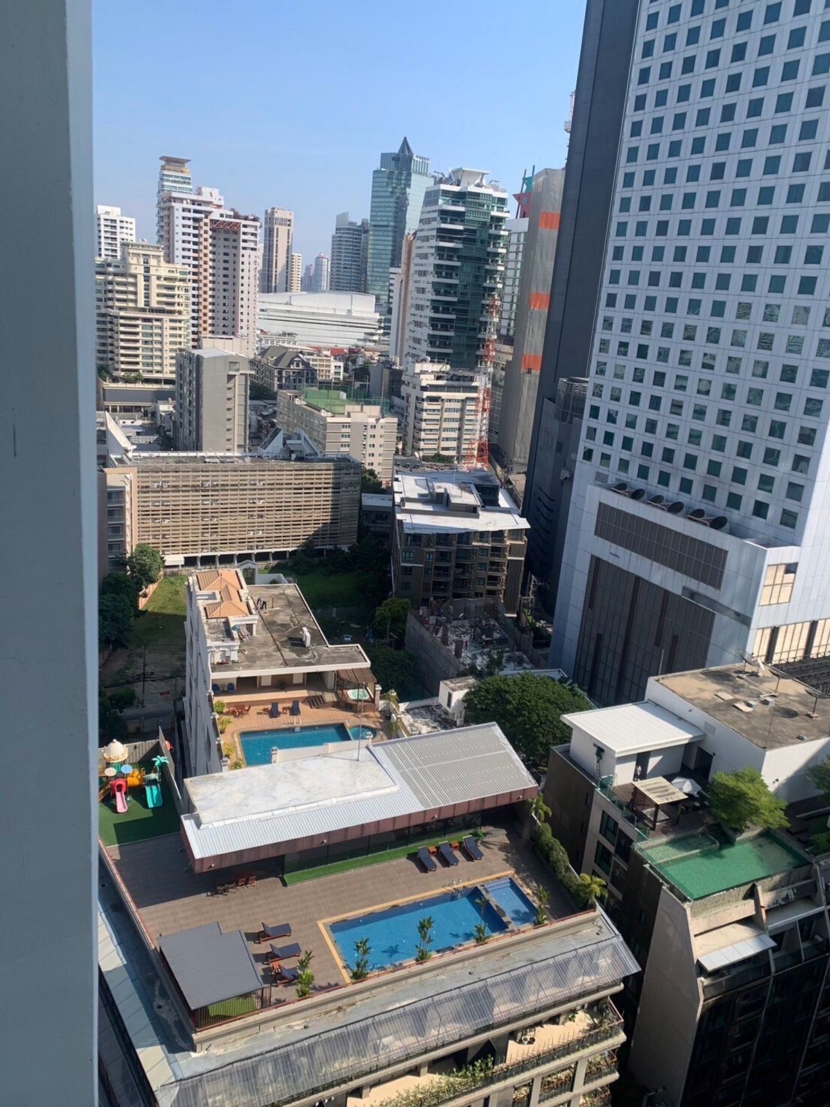 ให้เช่าคอนโดสุขุมวิท อโศก ทองหล่อ : คอนโด The Edge Sukumvit 23 ห้องสวย เฟอร์นิเจอร์ครบ พร้อมเช่าอยู่