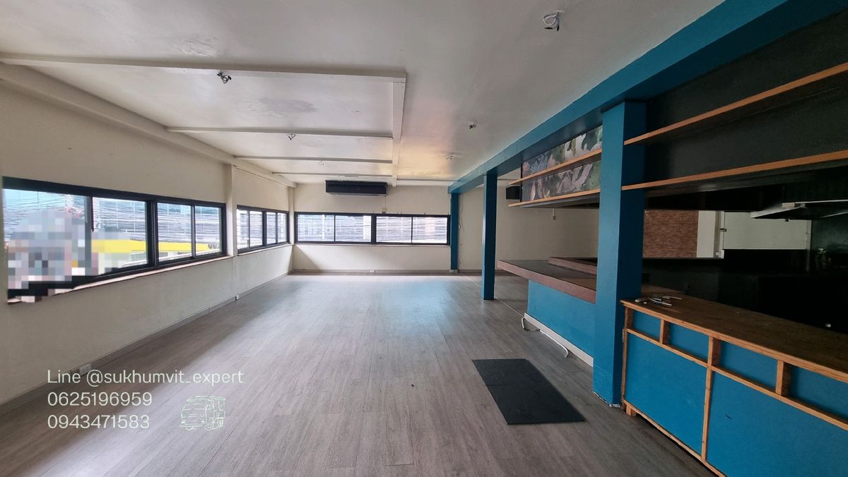 For RentRetail SpaceSukhumvit, Asoke, Thonglor : Thonglor for rent at 144 sqm. 180,000 baht, 2nd floor, suitable for restaurants, shops, showrooms in the area of ​​Thonglor.