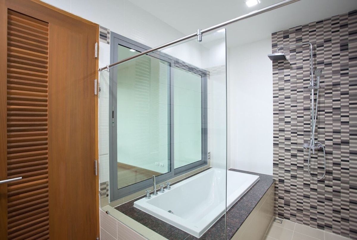 ขายคอนโดพัทยา บางแสน ชลบุรี สัตหีบ : ขาย/เช่า คอนโดสุดหรู ติดทะเล ทำเลทอง โครงการ คาซาลูนาพาราดิโซ