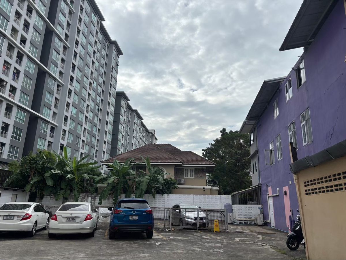 ให้เช่าอาคารพาณิชย์ลาดพร้าว เซ็นทรัลลาดพร้าว : ให้เช่า ตึกแถวลาดพร้าว 3 ชั้น 4 คูหา ตีทะลุทุกชั้น ให้เช่า สามารถดัดแปลง ทำอะไรได้หลายอย่าง ด้านหลังมีที่จอดรถ