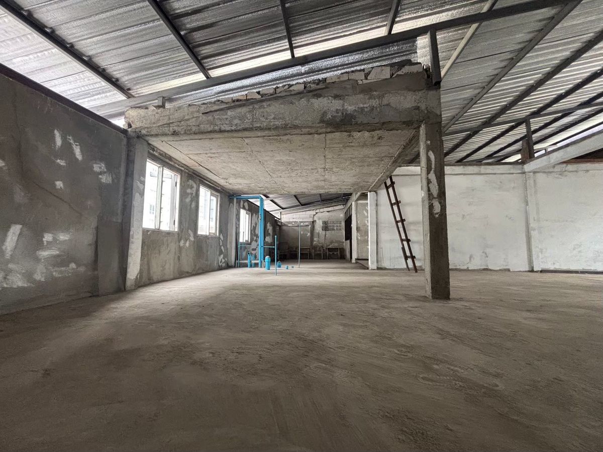 ให้เช่าอาคารพาณิชย์ลาดพร้าว เซ็นทรัลลาดพร้าว : ให้เช่า ตึกแถวลาดพร้าว 3 ชั้น 4 คูหา ตีทะลุทุกชั้น ให้เช่า สามารถดัดแปลง ทำอะไรได้หลายอย่าง ด้านหลังมีที่จอดรถ