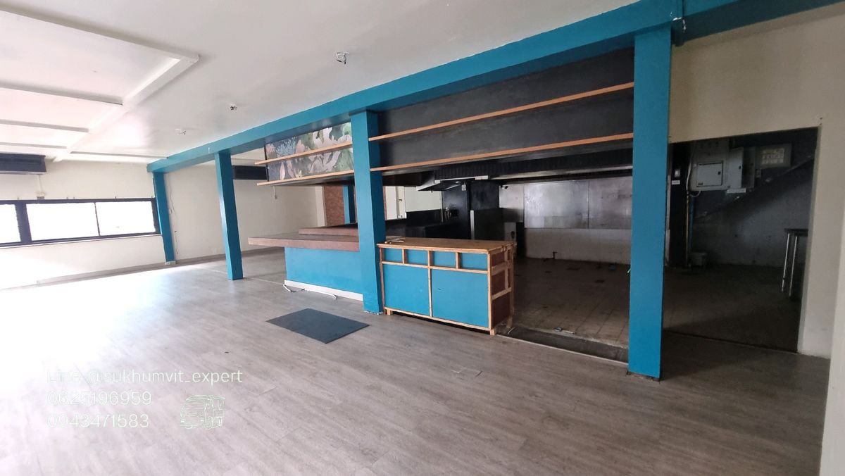 For RentRetail SpaceSukhumvit, Asoke, Thonglor : Thonglor for rent at 144 sqm. 180,000 baht, 2nd floor, suitable for restaurants, shops, showrooms in the area of ​​Thonglor.