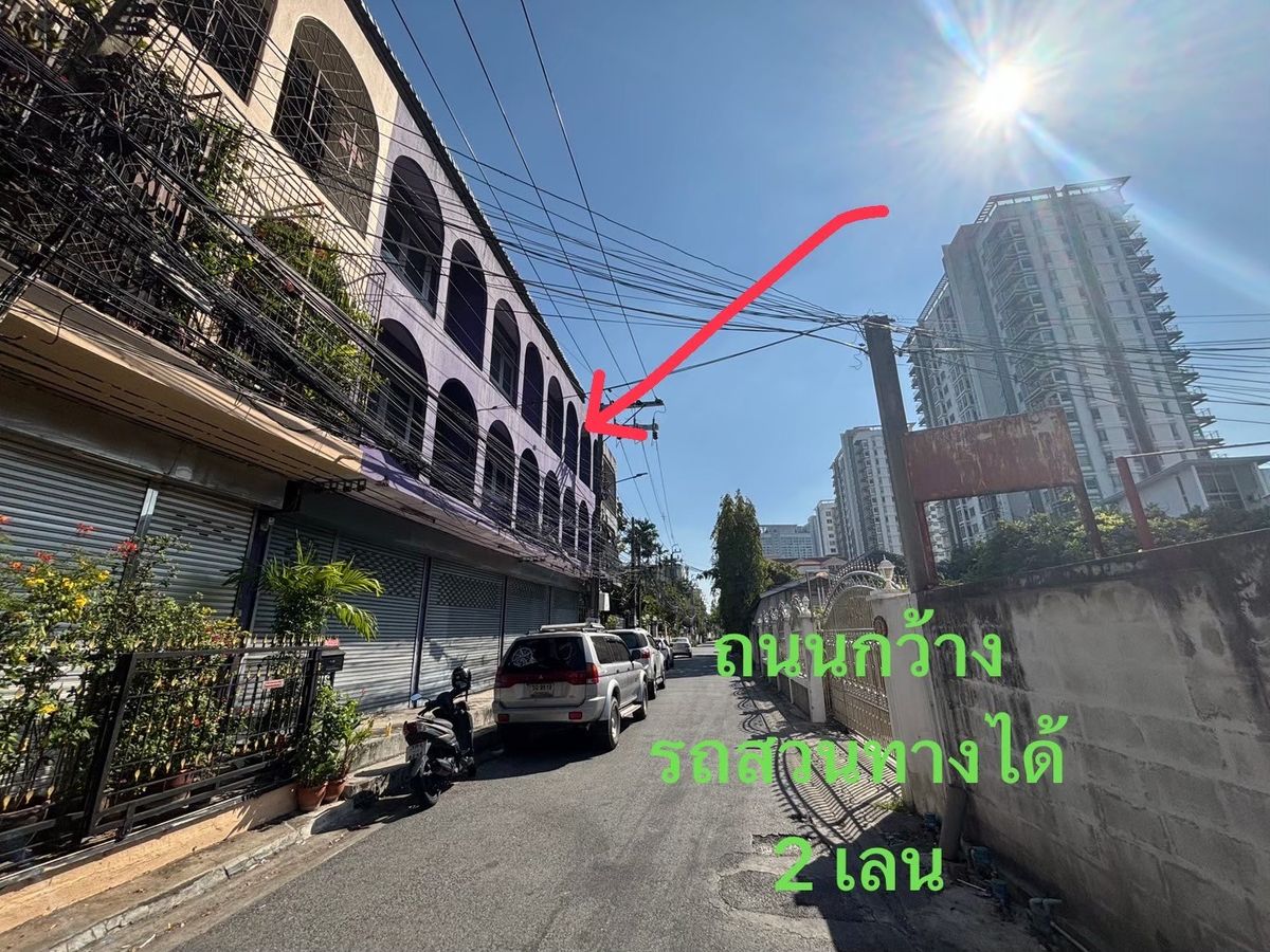 ให้เช่าอาคารพาณิชย์ลาดพร้าว เซ็นทรัลลาดพร้าว : ให้เช่า ตึกแถวลาดพร้าว 3 ชั้น 4 คูหา ตีทะลุทุกชั้น ให้เช่า สามารถดัดแปลง ทำอะไรได้หลายอย่าง ด้านหลังมีที่จอดรถ