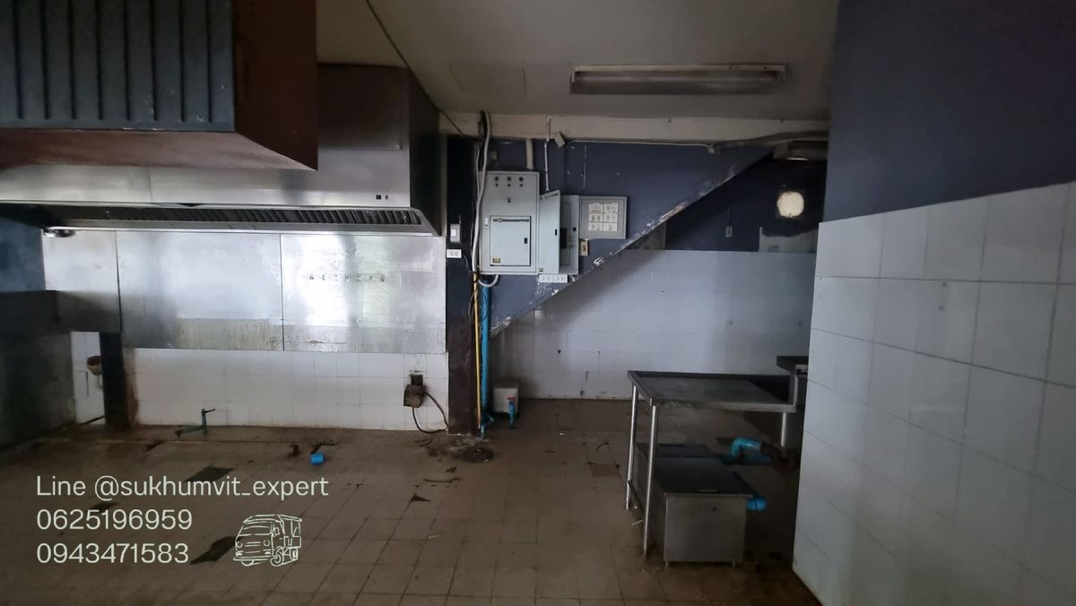 For RentRetail SpaceSukhumvit, Asoke, Thonglor : Thonglor for rent at 144 sqm. 180,000 baht, 2nd floor, suitable for restaurants, shops, showrooms in the area of ​​Thonglor.