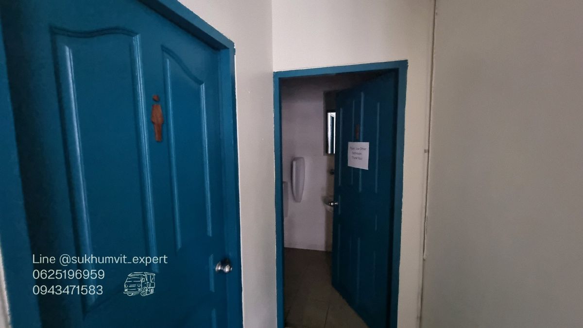 For RentRetail SpaceSukhumvit, Asoke, Thonglor : Thonglor for rent at 144 sqm. 180,000 baht, 2nd floor, suitable for restaurants, shops, showrooms in the area of ​​Thonglor.