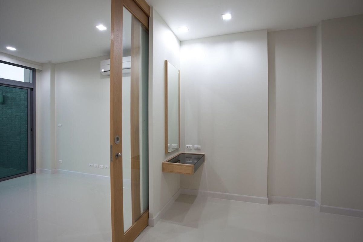 ขายคอนโดพัทยา บางแสน ชลบุรี สัตหีบ : ขาย/เช่า คอนโดสุดหรู ติดทะเล ทำเลทอง โครงการ คาซาลูนาพาราดิโซ