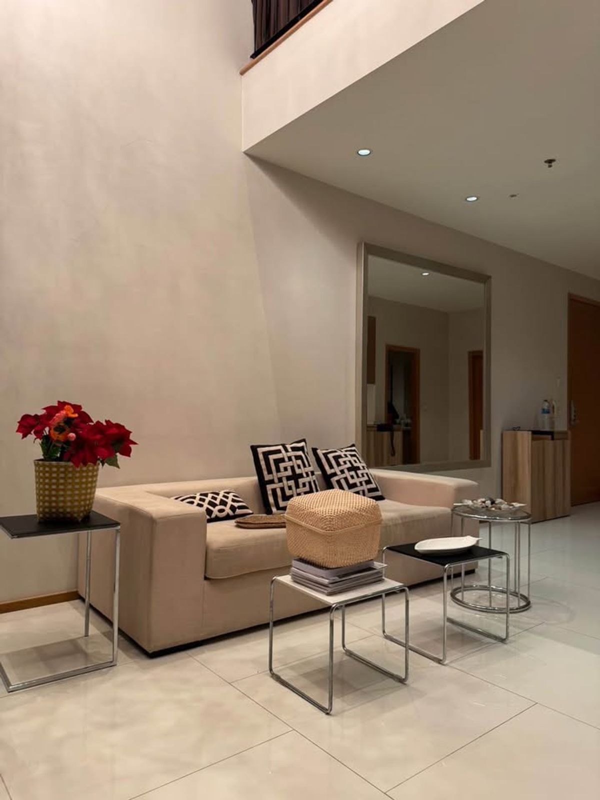 CondoSukhumvit, Asoke, Thonglor : The Emporio Place condo, beautiful room, complete furniture. Ready to rent