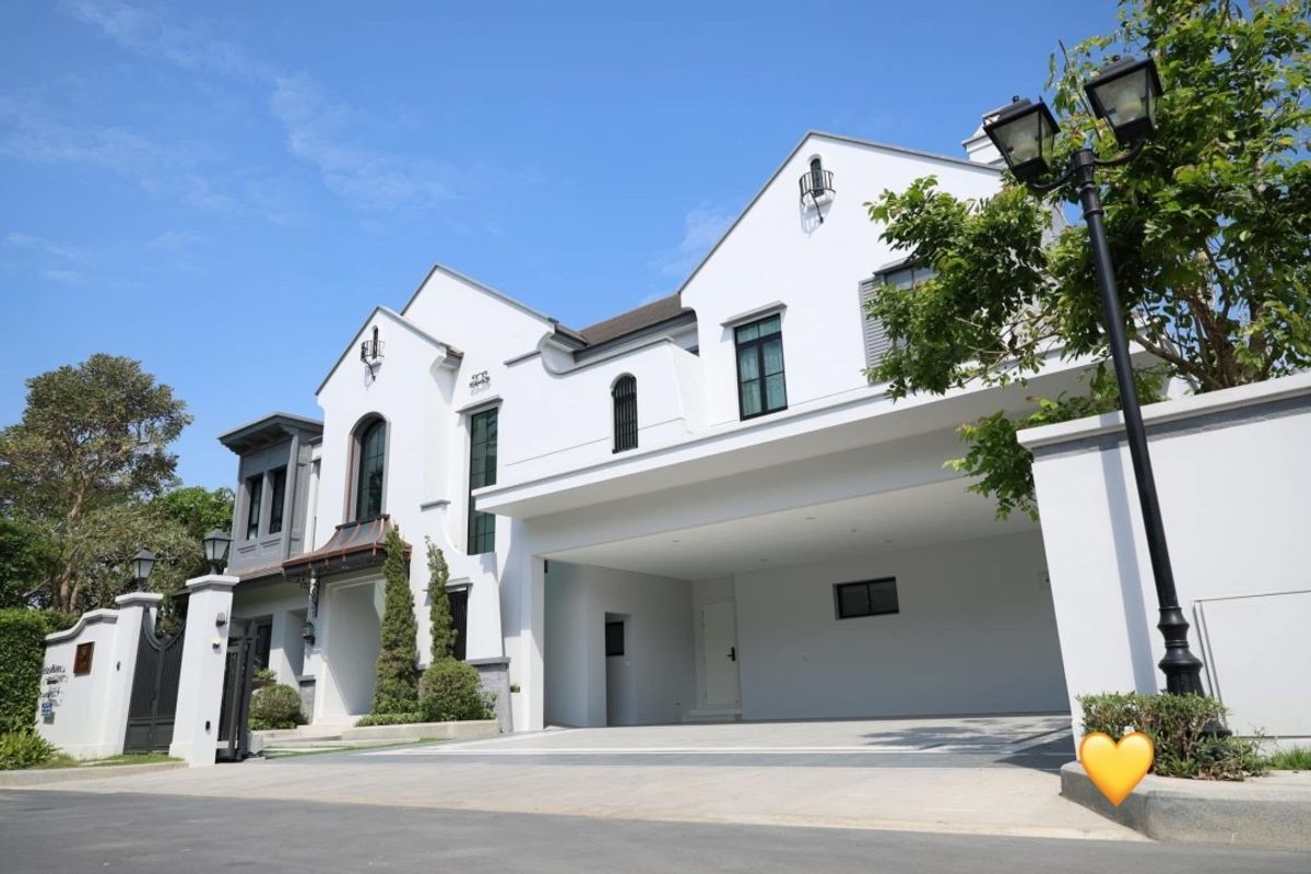 ให้เช่าบ้านพัฒนาการ ศรีนครินทร์ : บ้านเดี่ยวหรู Pool Villa พร้อมสระว่ายน้ำ นันทวัน พระราม 9 - กรุงเทพกรีฑาตัดใหม่ พื้นที่ใช้สอย 449 ตร.ม. ✨🏡  🔥 ราคาเช่า 650,000 บาท/เดือน 🔥