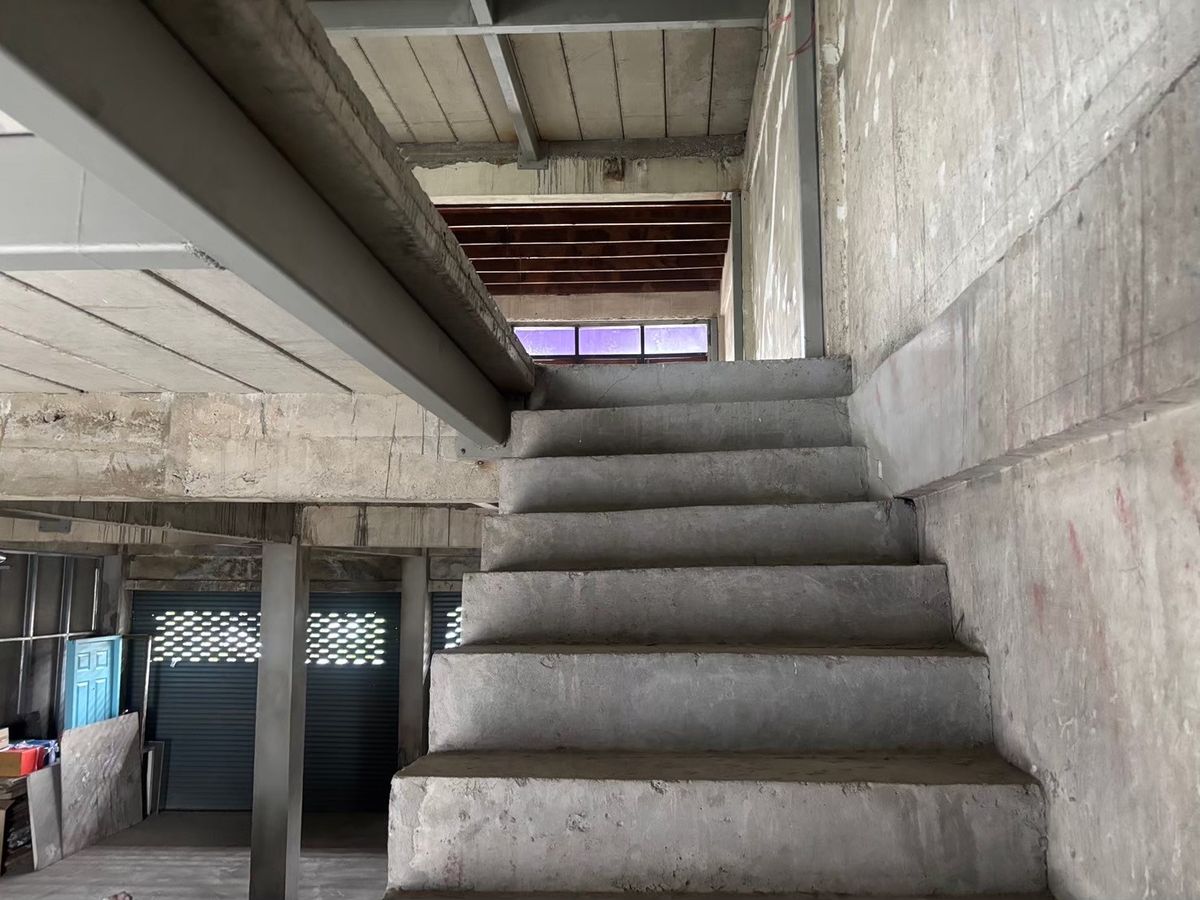 ให้เช่าอาคารพาณิชย์ลาดพร้าว เซ็นทรัลลาดพร้าว : ให้เช่า ตึกแถวลาดพร้าว 3 ชั้น 4 คูหา ตีทะลุทุกชั้น ให้เช่า สามารถดัดแปลง ทำอะไรได้หลายอย่าง ด้านหลังมีที่จอดรถ